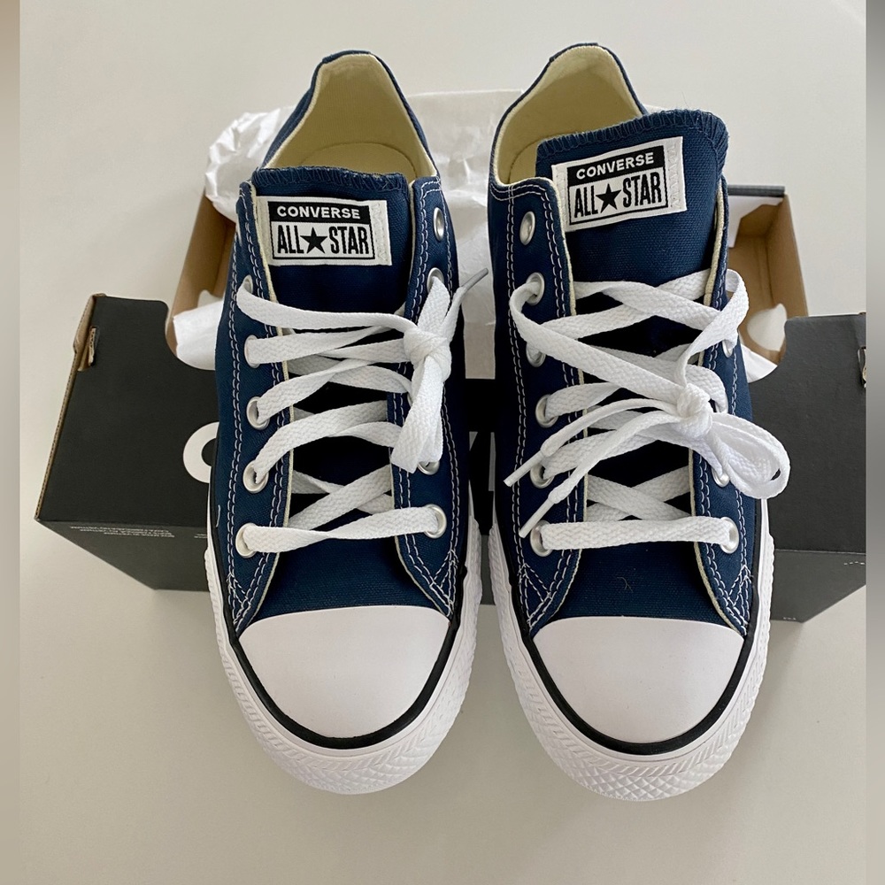 BRAND NEW - Men’s 8 / Women’s 10 - Navy Low Top Converse